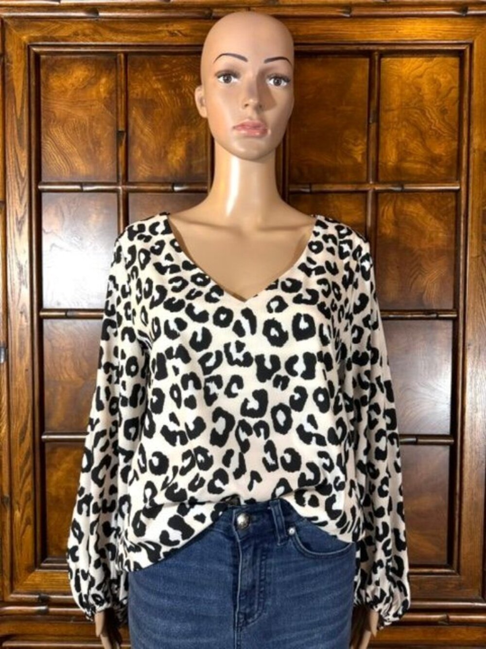 Snow Cream Leopard Blouson Sleeve V-neck Stretch Top